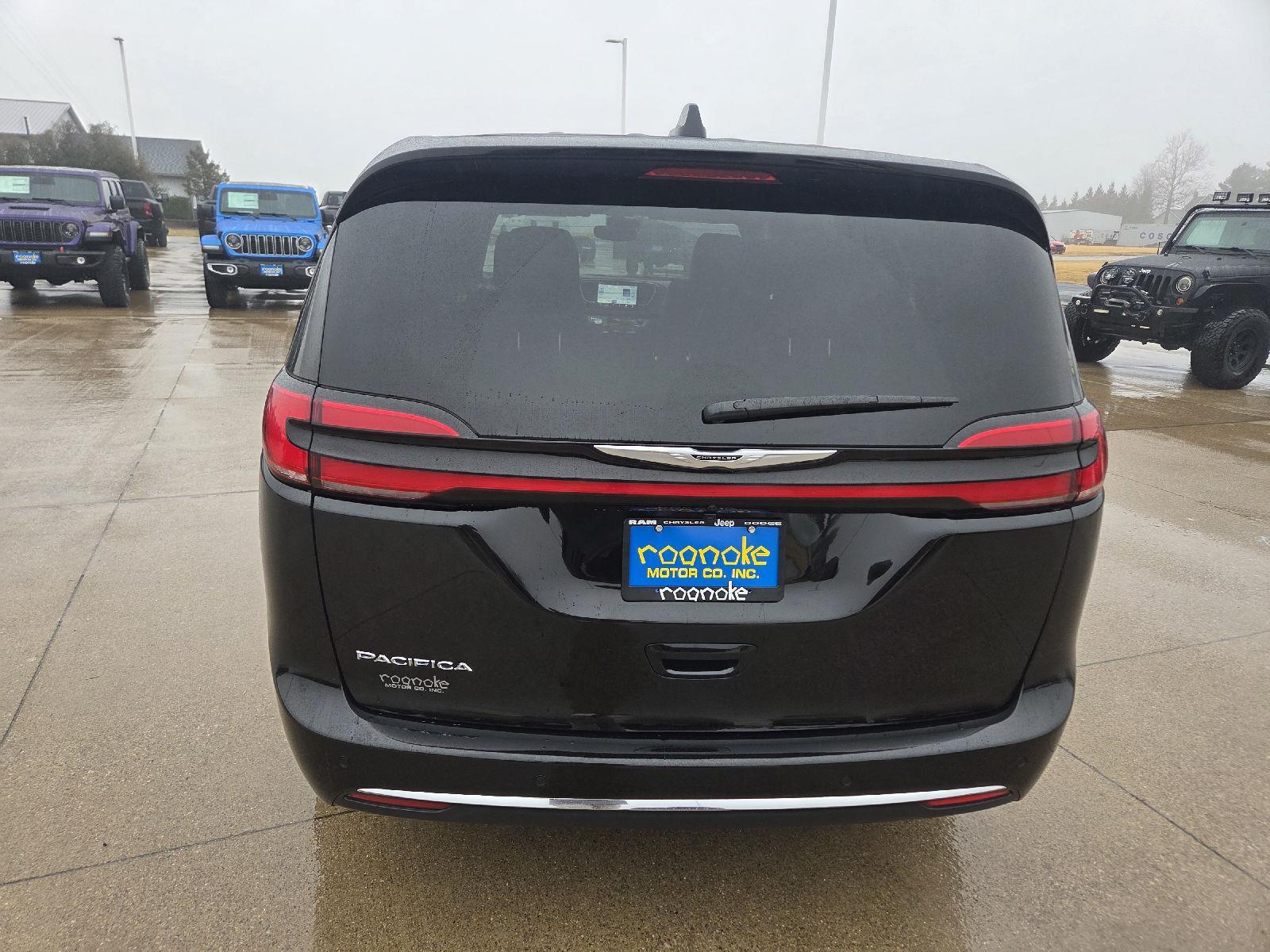 View vehicle photo 7
