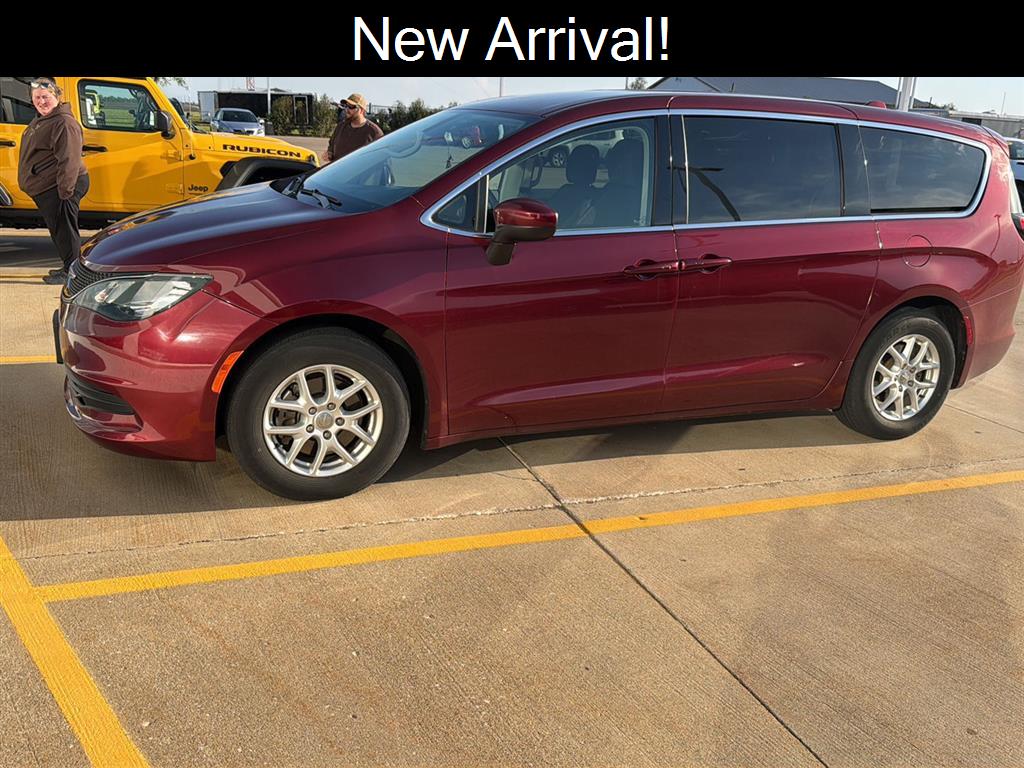 Velvet Red Pearlcoat 2017 Chrysler Pacifica Touring FWD Minivan Front-Wheel Drive 9-Speed Automatic