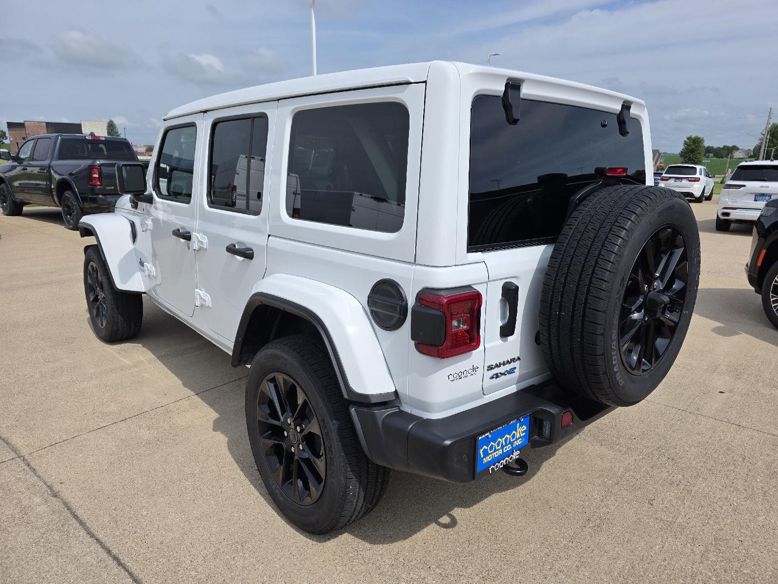 View vehicle photo 7