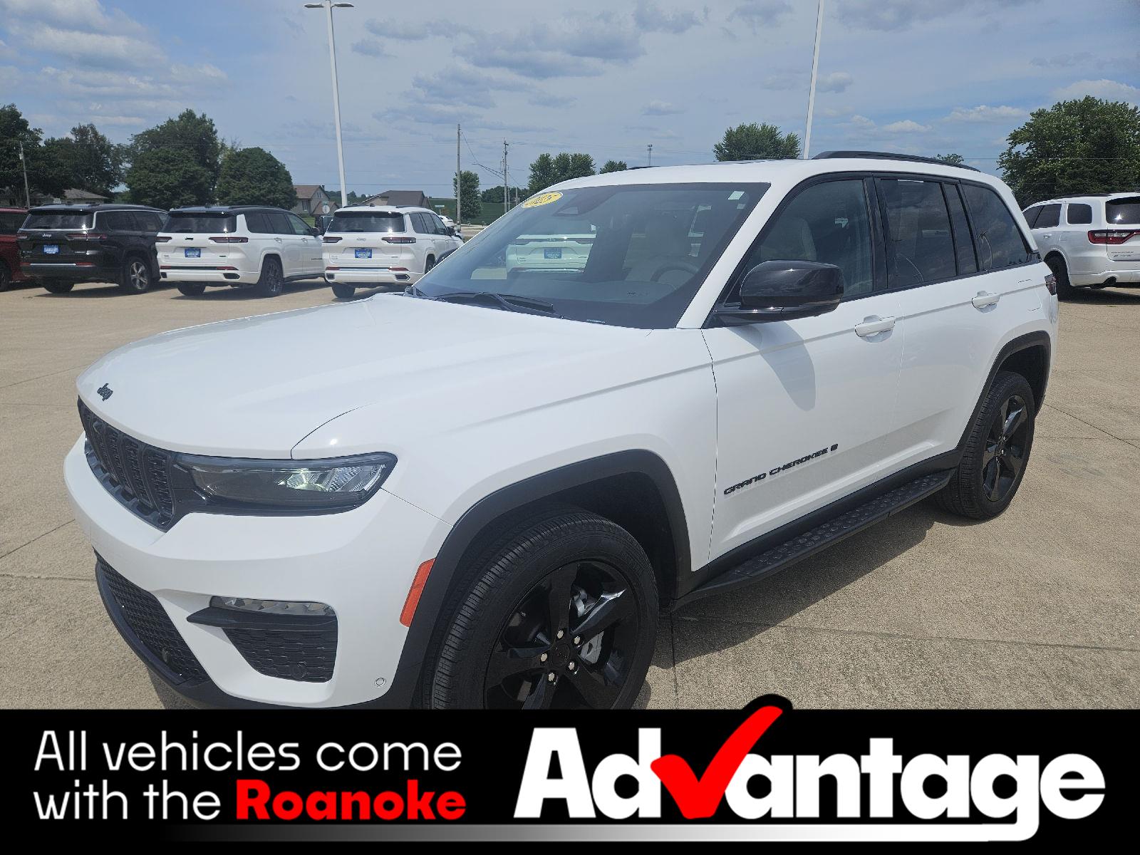 Bright White Clearcoat 2025 Jeep Grand Cherokee SUV / Crossover Four-Wheel Drive 8-Speed Automatic