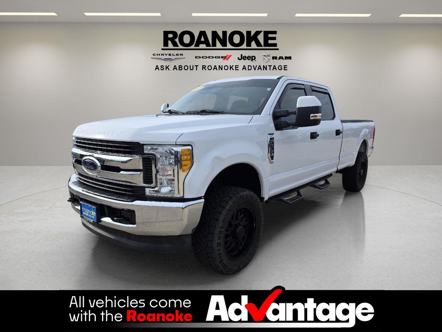 Oxford White 2017 Ford F-250 Super Duty XLT Crew Cab 4WD Pickup Truck Four-Wheel Drive 6-Speed Automatic