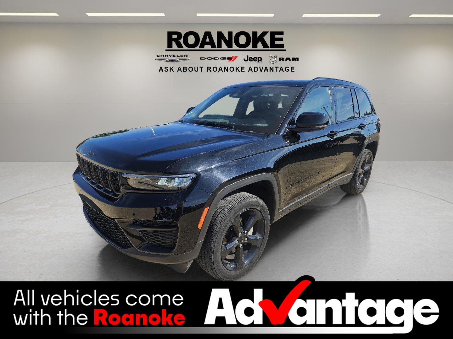 Diamond Black Crystal Pearlcoat 2025 Jeep Grand Cherokee SUV / Crossover Four-Wheel Drive 8-Speed Automatic