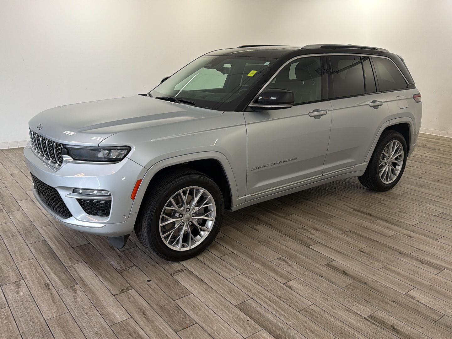 2023 Jeep Grand Cherokee Summit 4WD