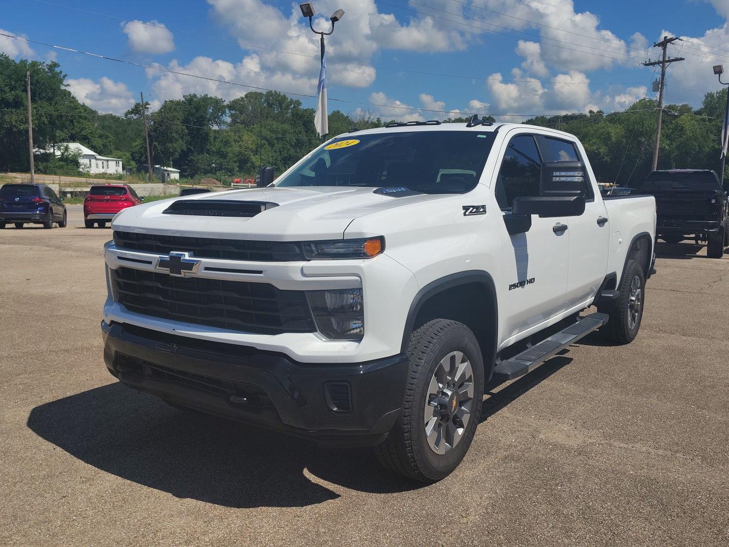 Summit White 2024 Chevrolet Silverado 2500HD Pickup Truck Four-Wheel Drive Automatic
