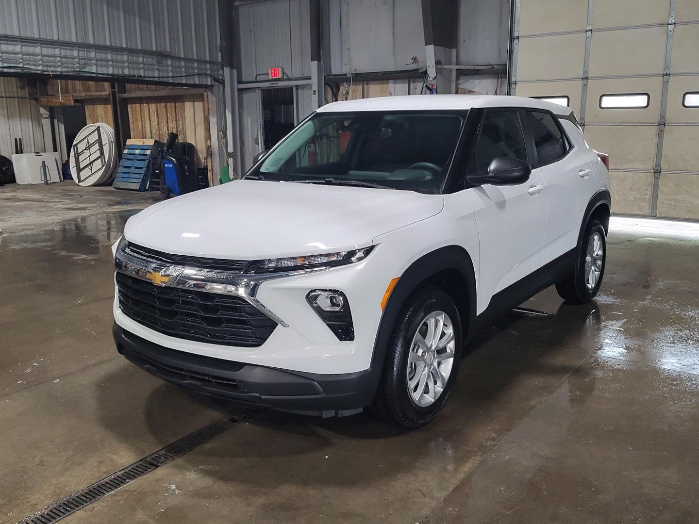 Summit White 2026 Chevrolet Trailblazer SUV / Crossover Four-Wheel Drive 9-Speed Automatic