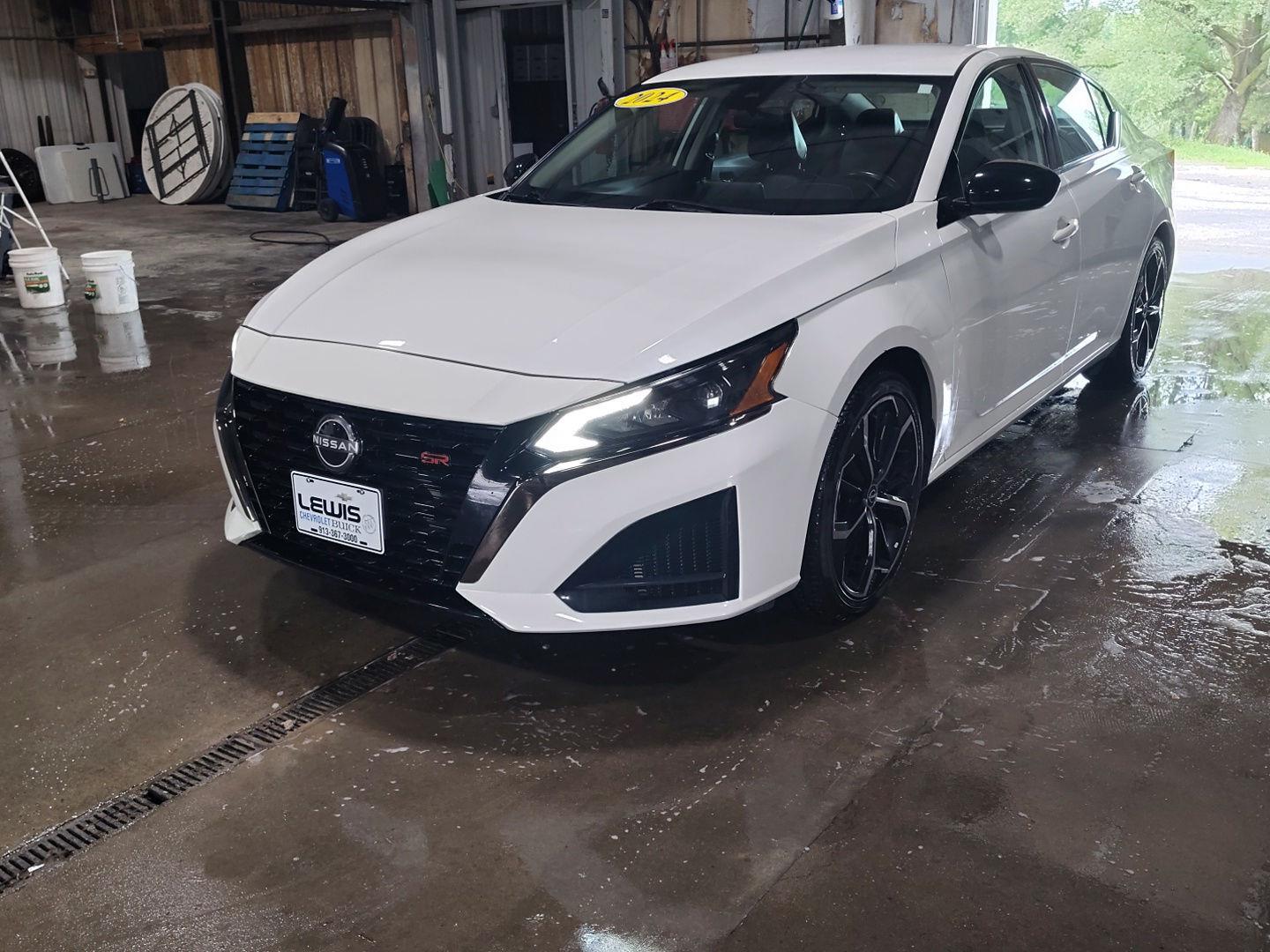 Pearl White Tricoat 2024 Nissan Altima Sedan Front-Wheel Drive Continuously Variable Transmission
