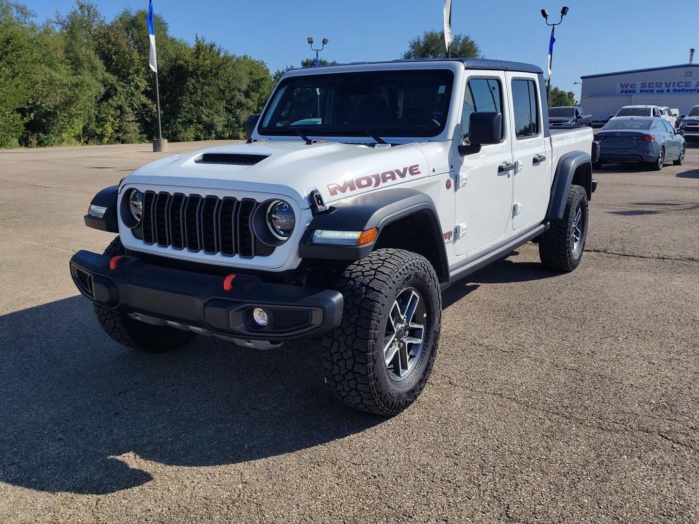 Bright White Clearcoat 2026 Jeep Gladiator Pickup Truck Four-Wheel Drive 8-Speed Automatic