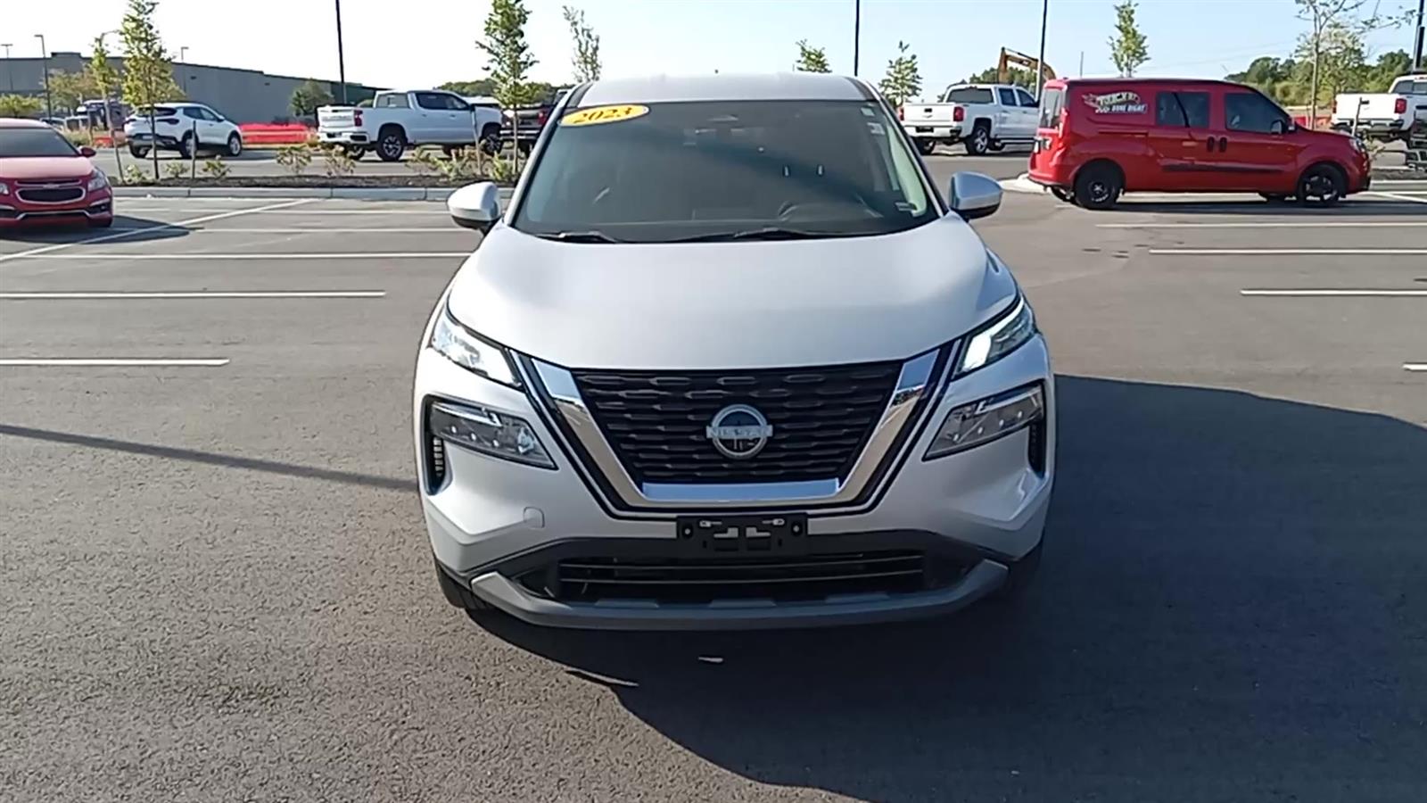 2023 Nissan Rogue SV 3