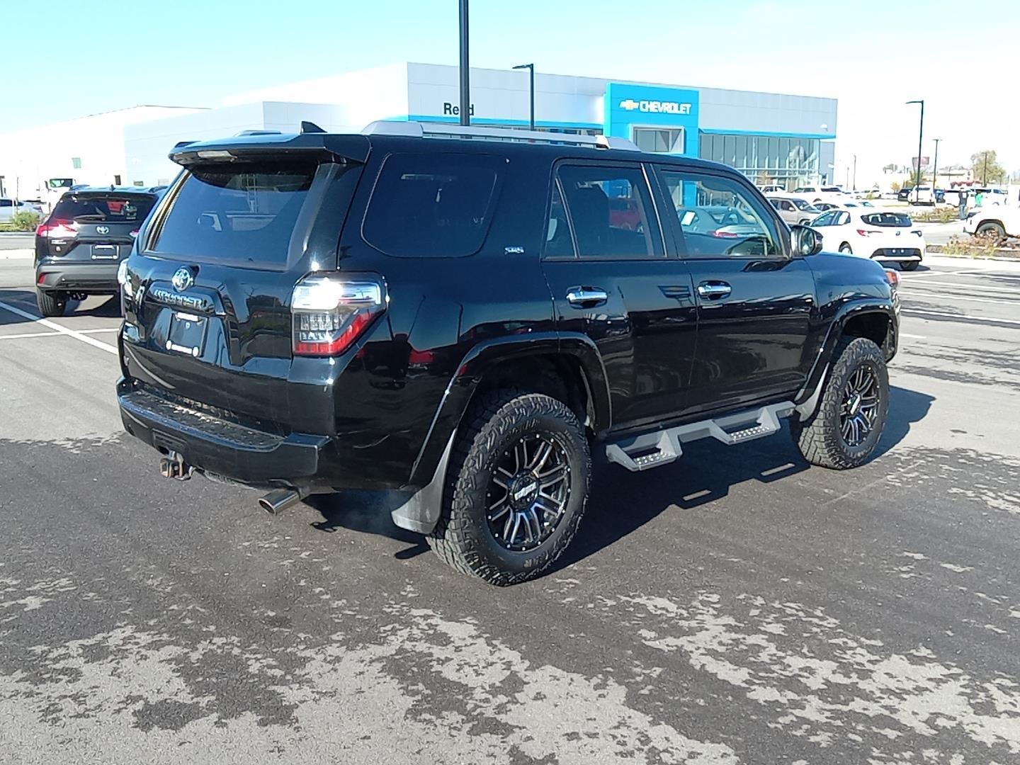 2018 Toyota 4Runner SR5 Premium 17