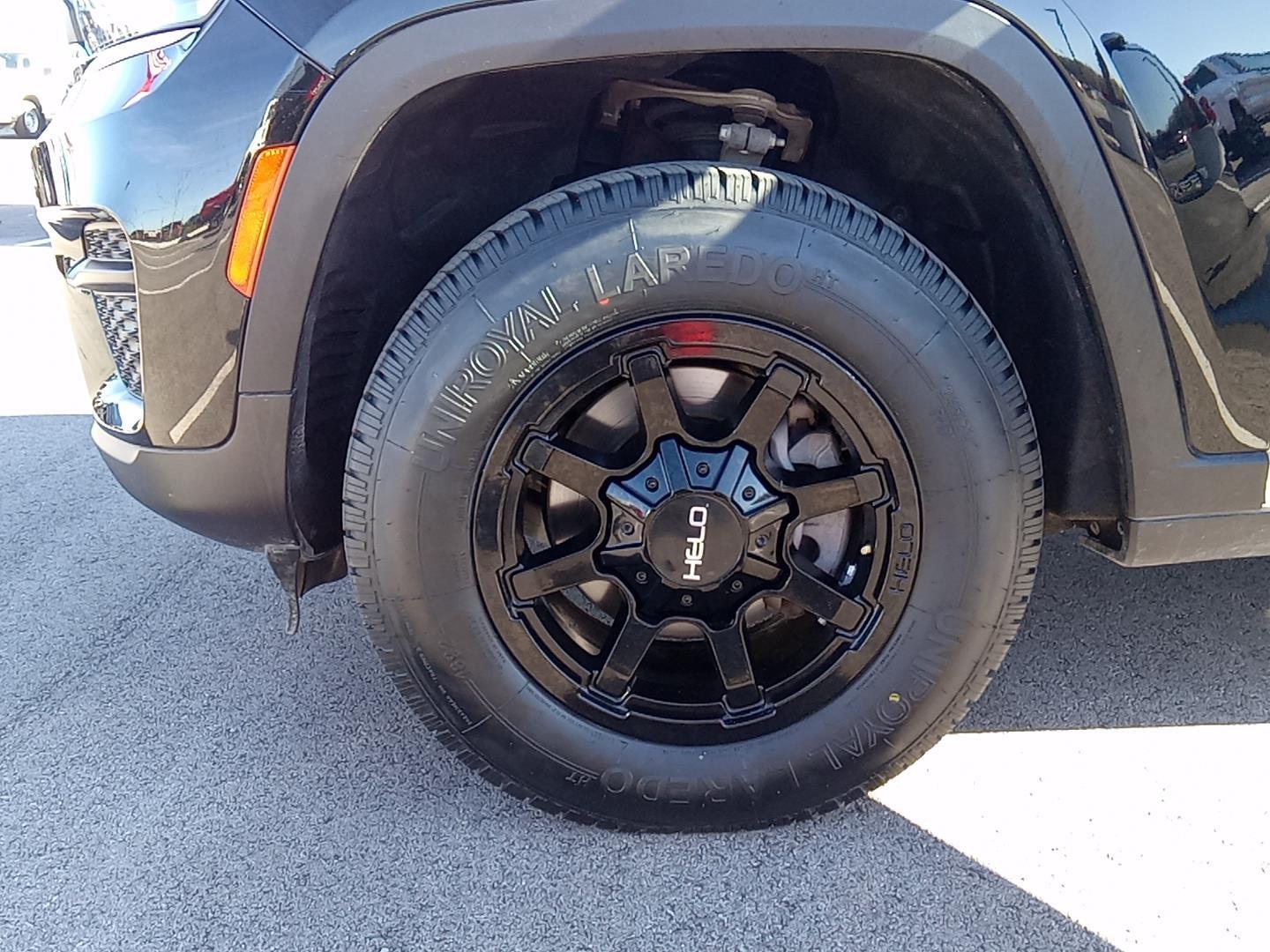 2023 Jeep Grand Cherokee Laredo 2