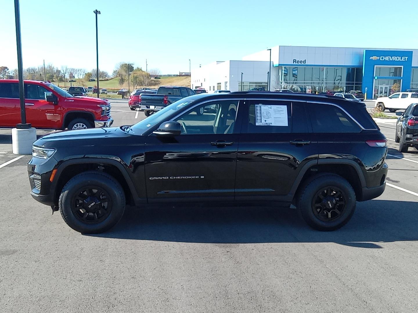 2023 Jeep Grand Cherokee Laredo 16