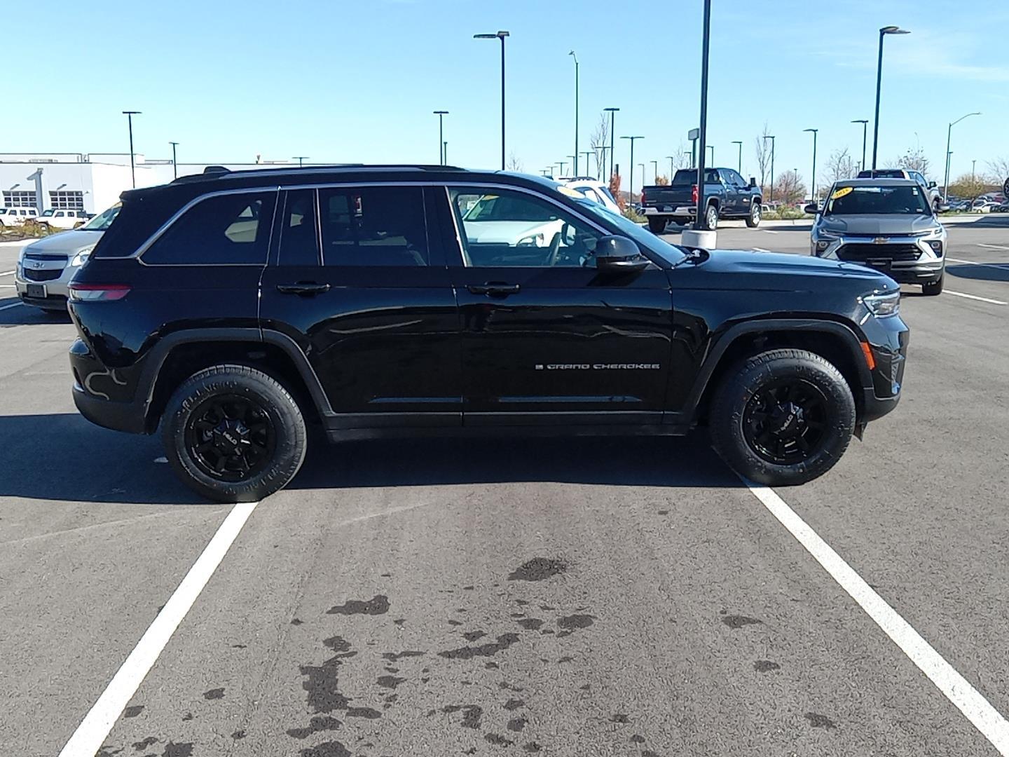 2023 Jeep Grand Cherokee Laredo 19