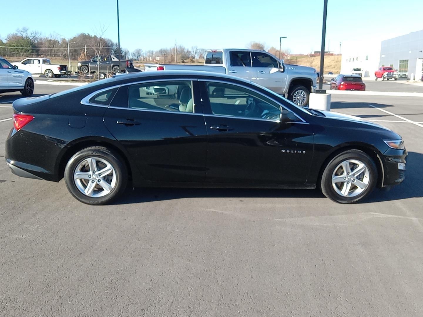 2022 Chevrolet Malibu LS 2