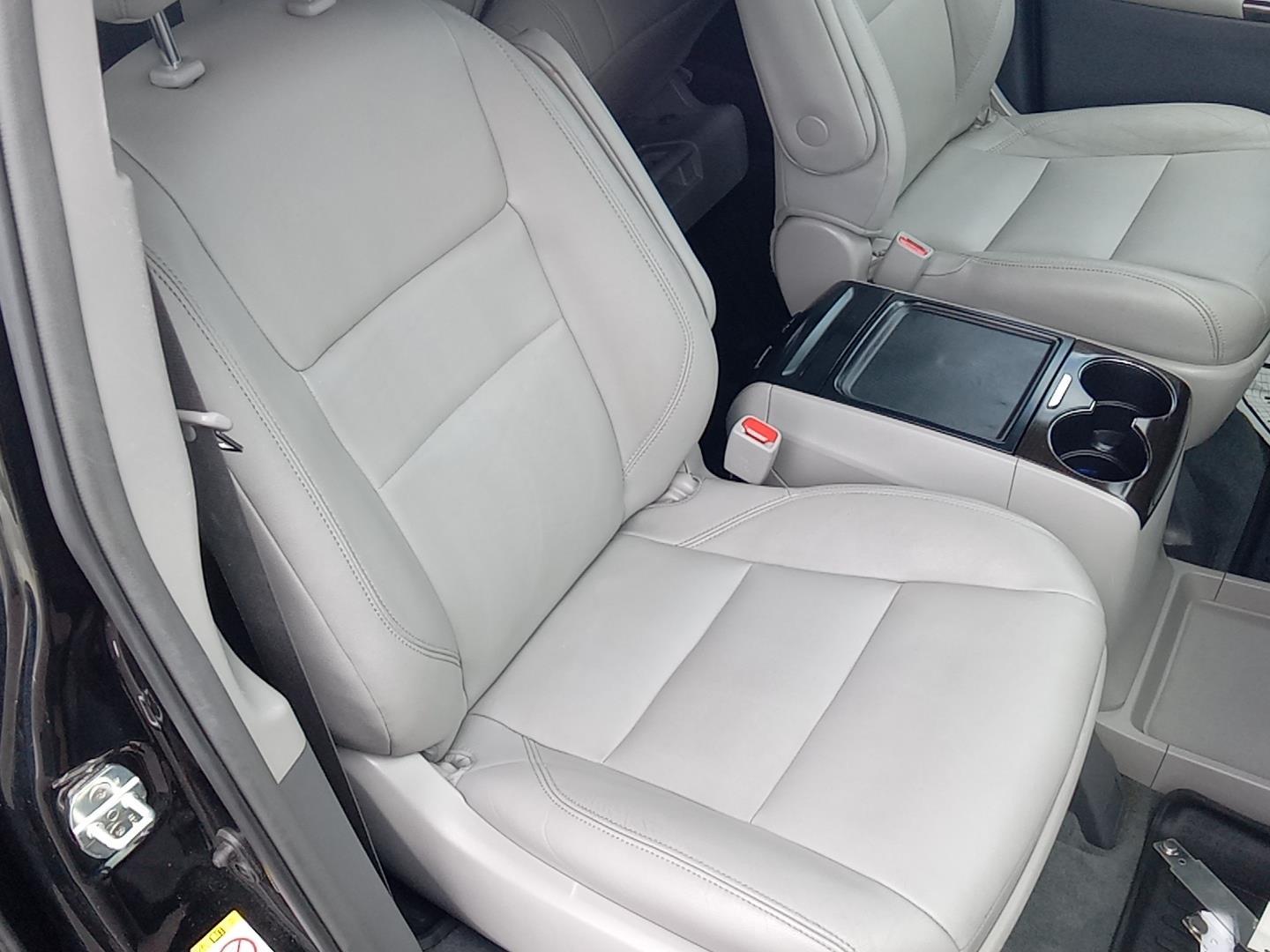 2019 Toyota Sienna XLE 16