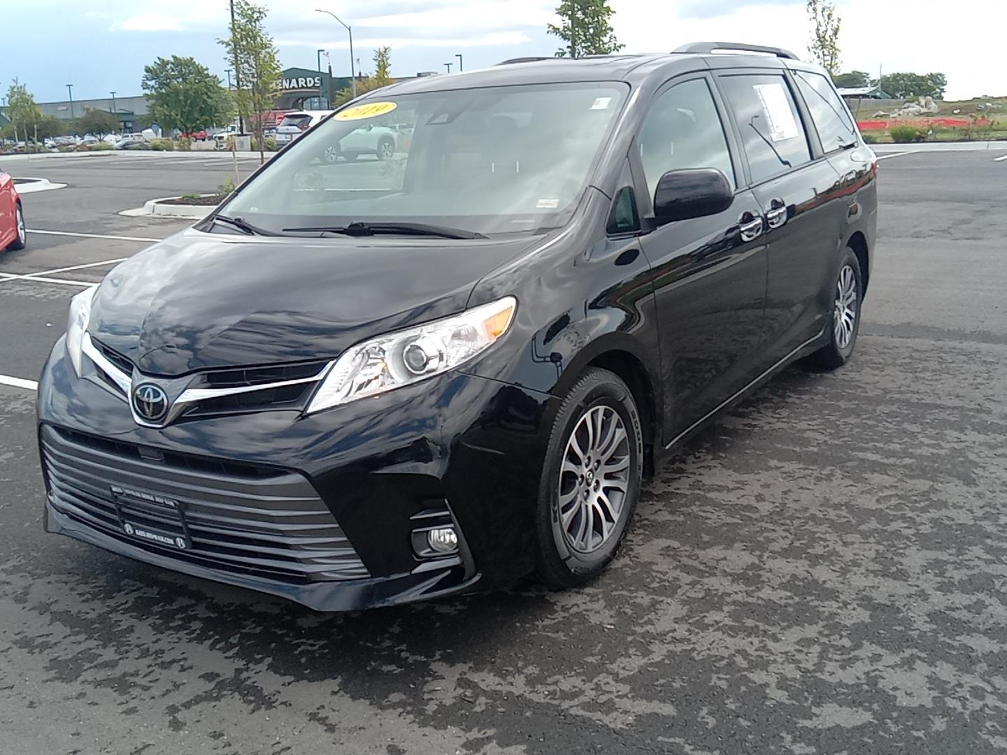 2019 Toyota Sienna XLE 20