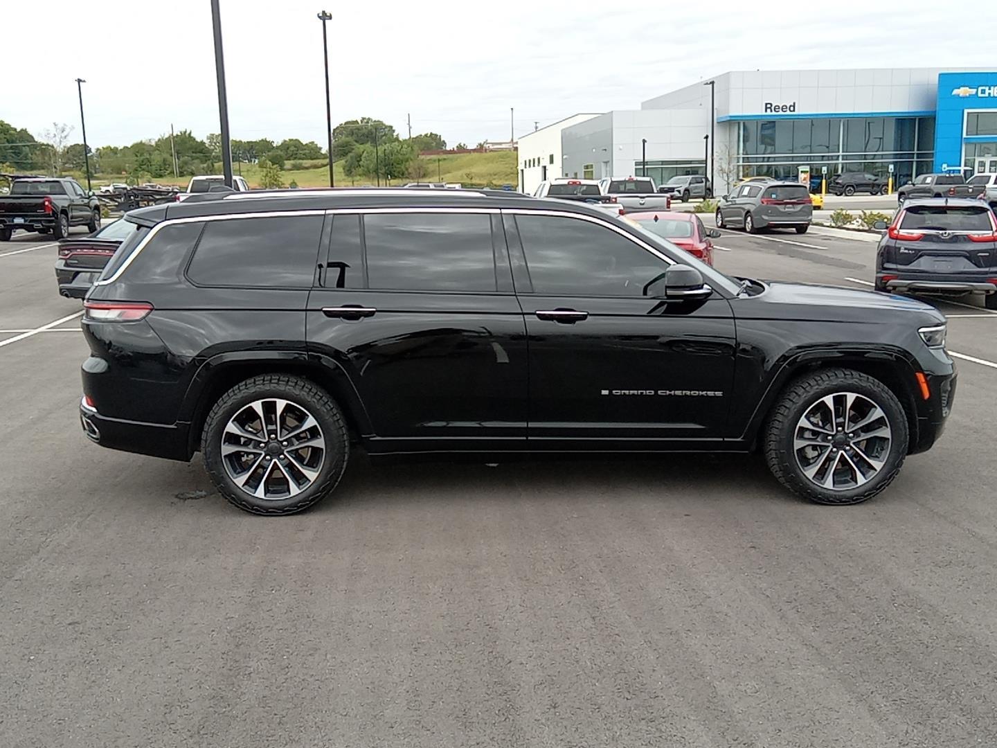 2022 Jeep Grand Cherokee L Overland 24