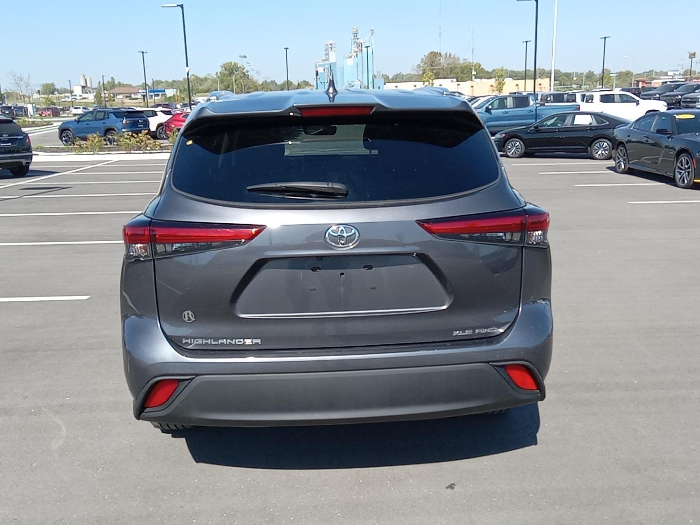 2021 Toyota Highlander XLE 18