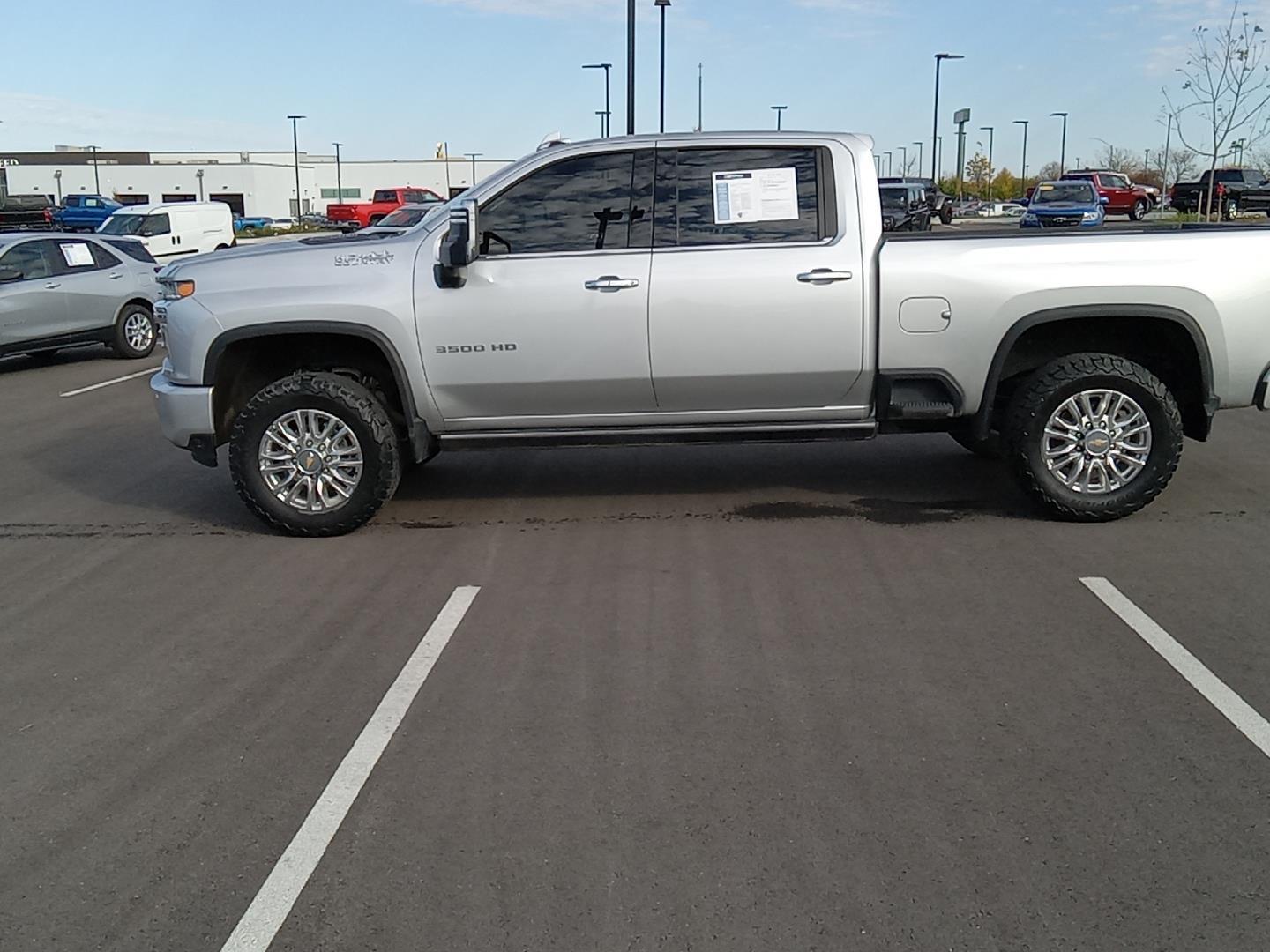 2022 Chevrolet Silverado 3500HD High Country 17