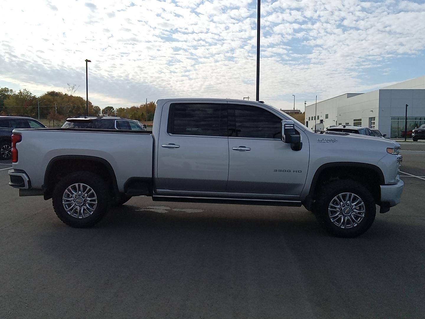 2022 Chevrolet Silverado 3500HD High Country 21