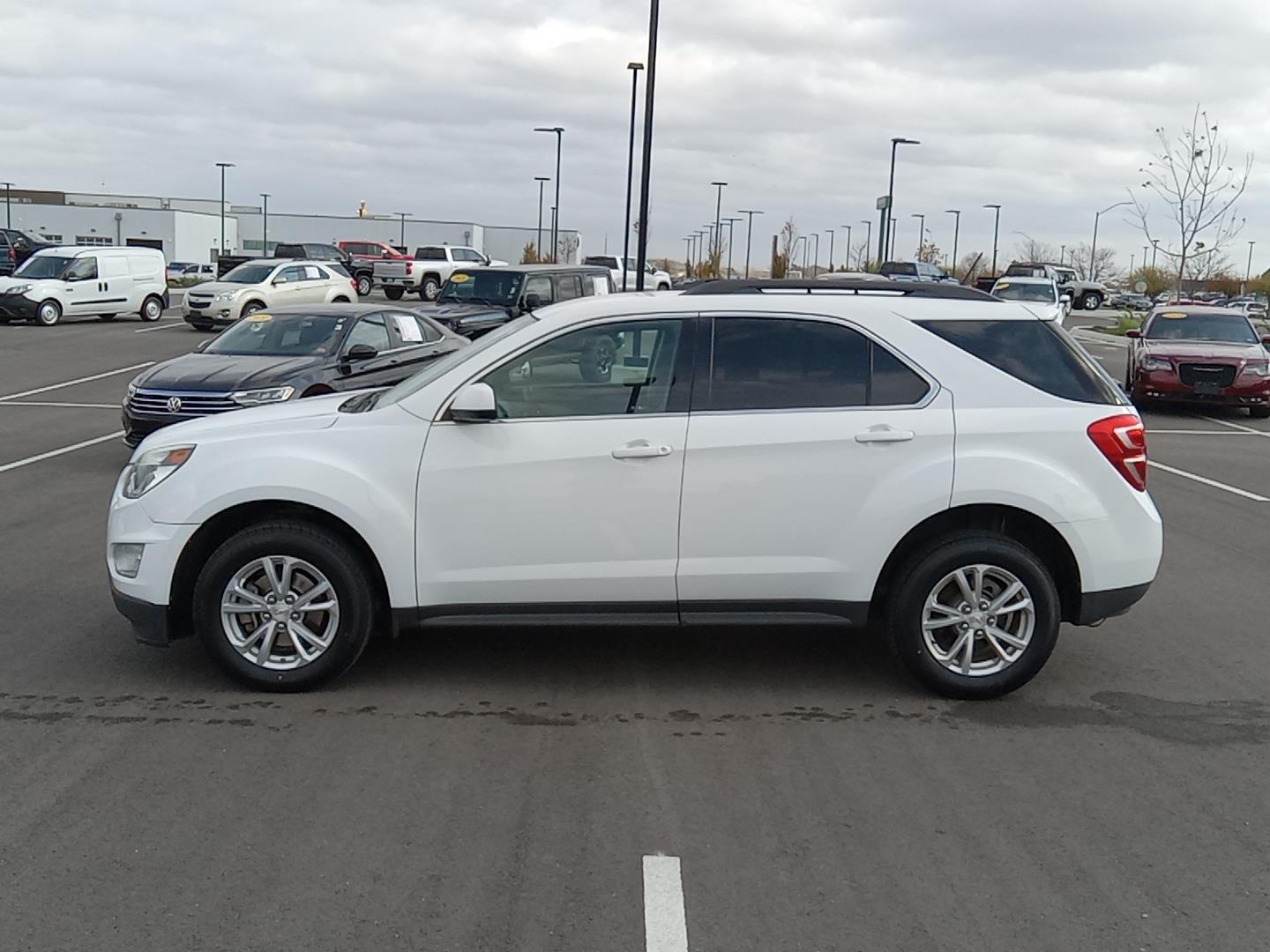 2017 Chevrolet Equinox LT 17