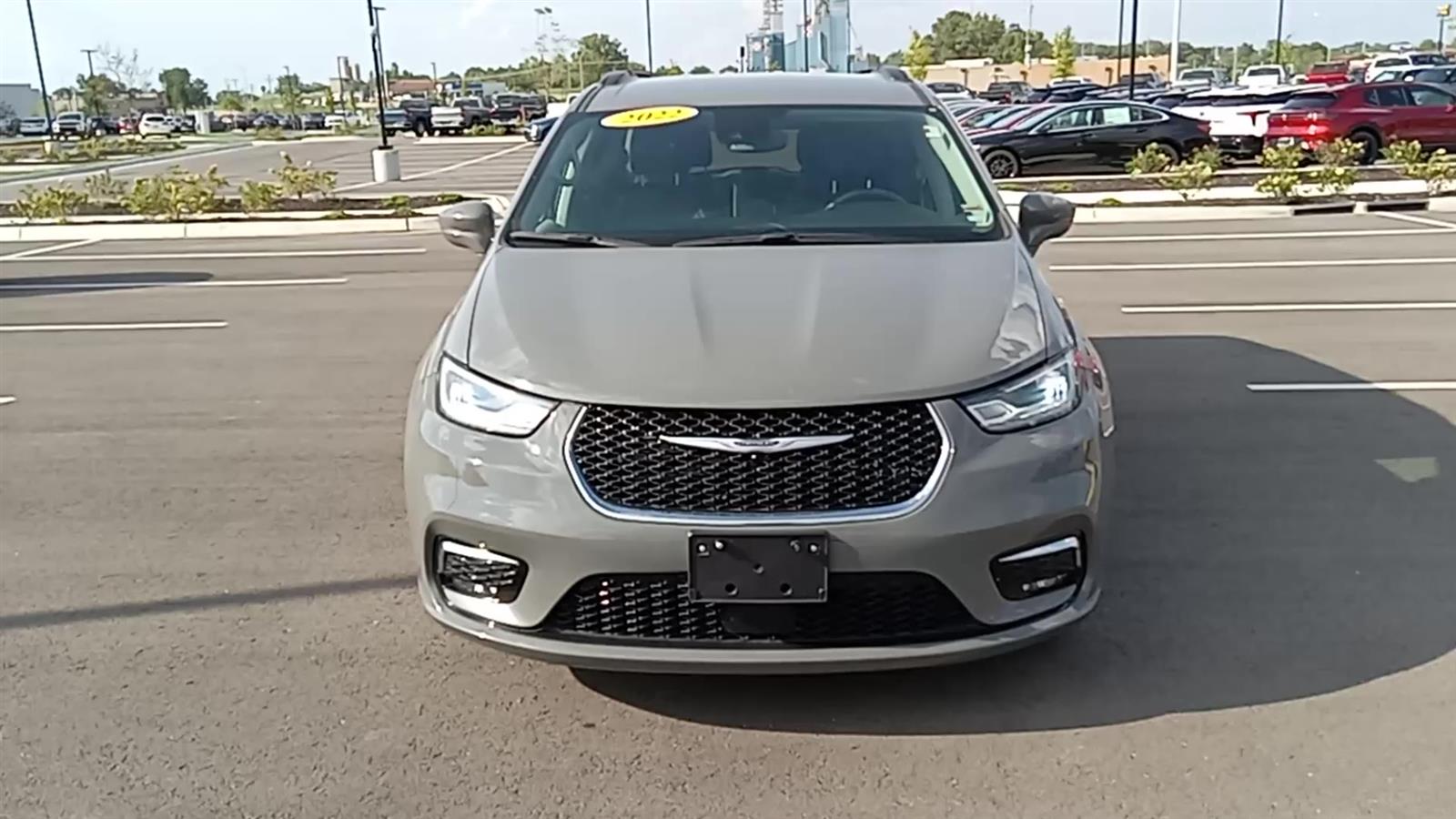 2022 Chrysler Pacifica Touring L 3