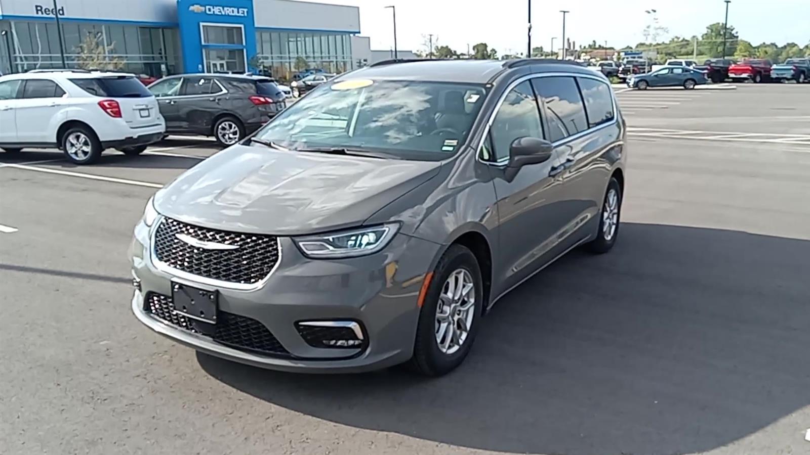 2022 Chrysler Pacifica Touring L 4