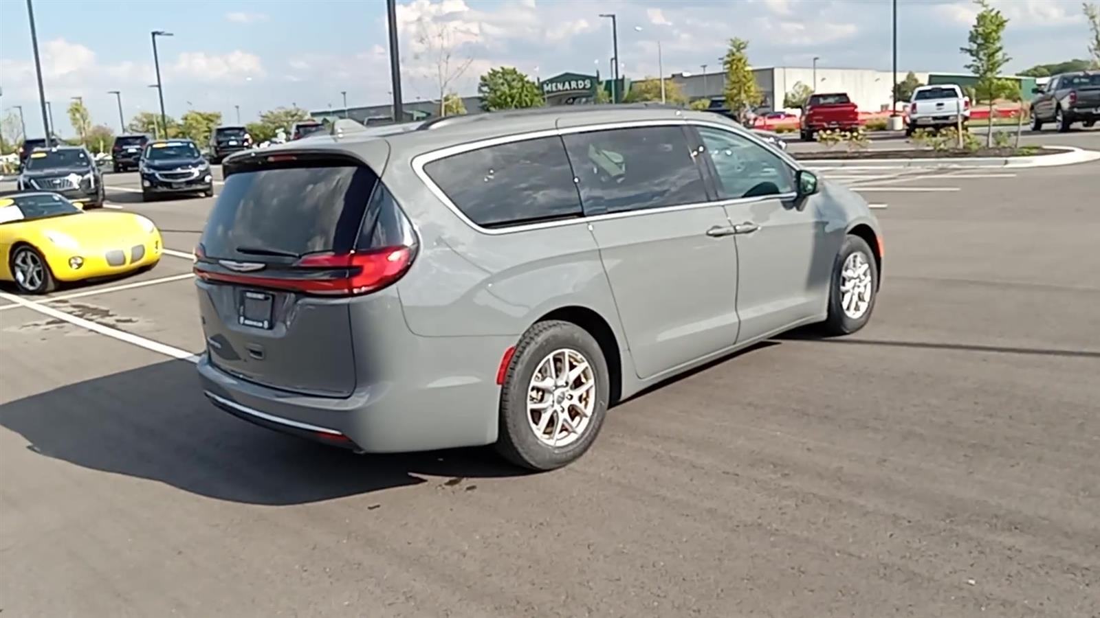 2022 Chrysler Pacifica Touring L 8