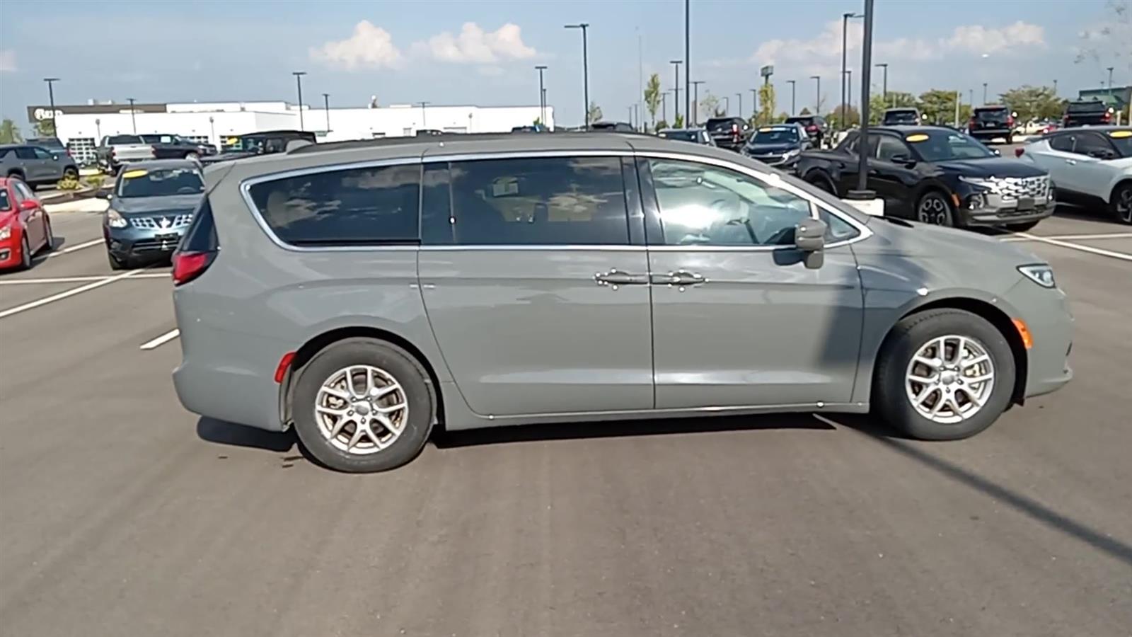 2022 Chrysler Pacifica Touring L 9