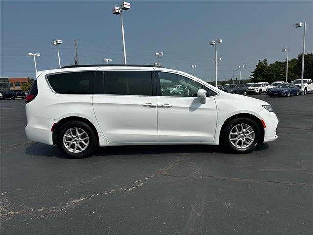 2022 Chrysler Pacifica Touring L 2