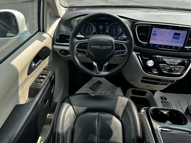 2022 Chrysler Pacifica Touring L 9