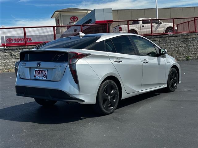 2016 Toyota Prius Three Touring 3