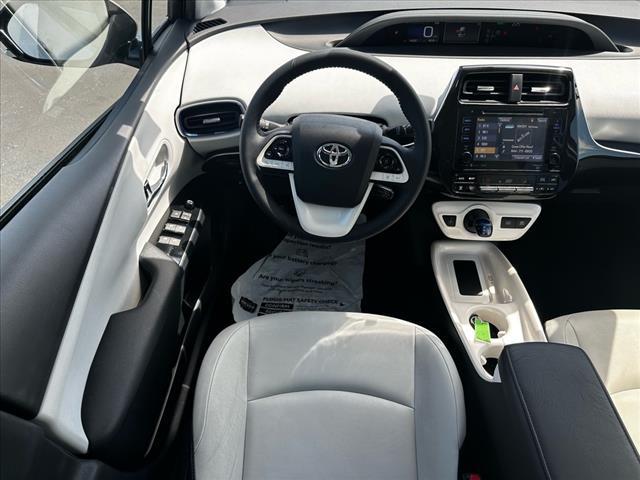 2016 Toyota Prius Three Touring 9