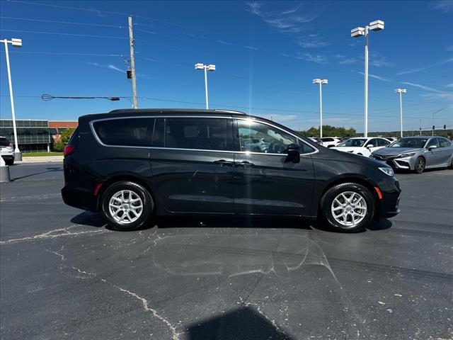 2022 Chrysler Pacifica Touring L 2