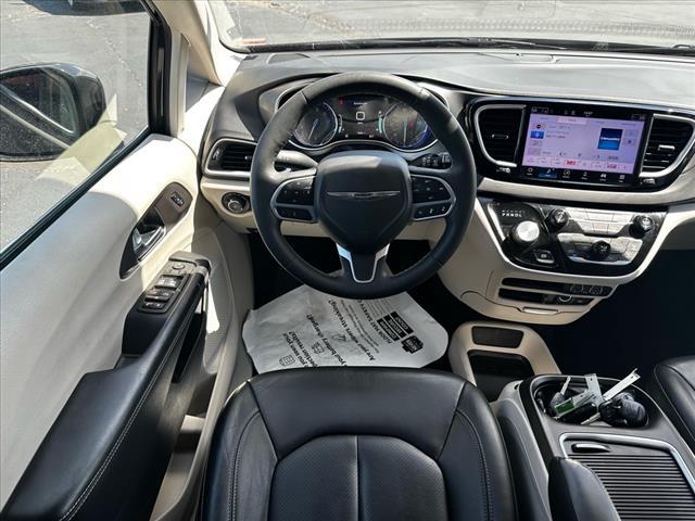 2022 Chrysler Pacifica Touring L 9