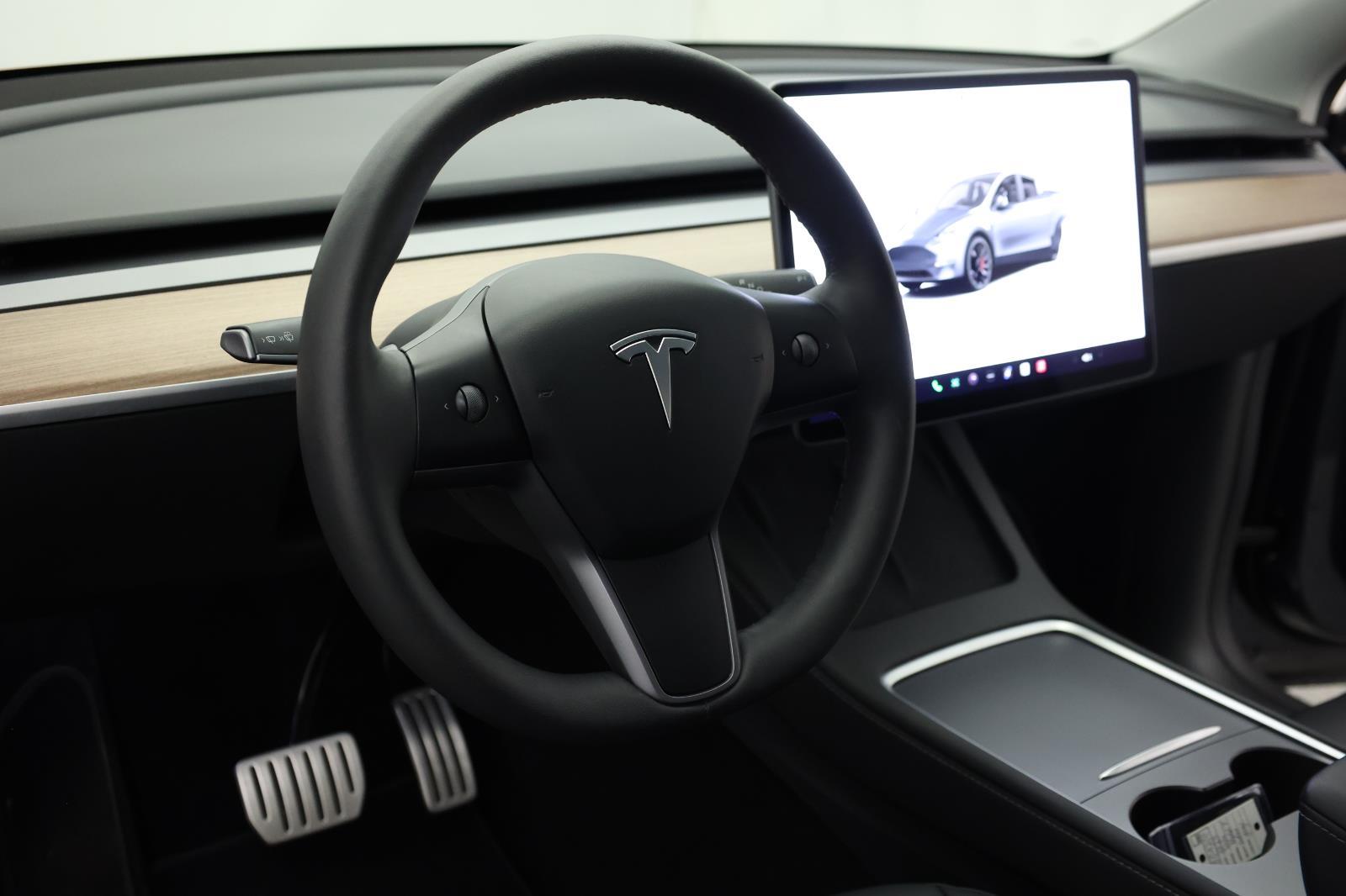 2023 Tesla Model Y Performance 18