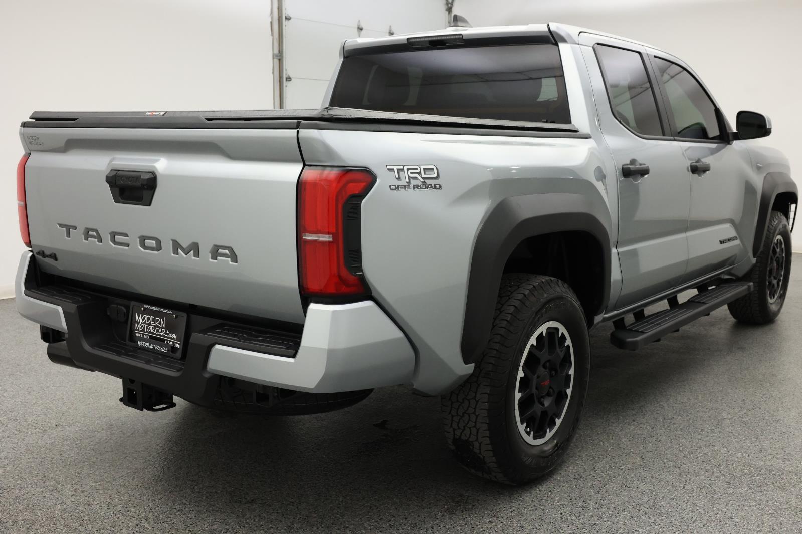 2024 Toyota Tacoma 4WD TRD Off-Road 8