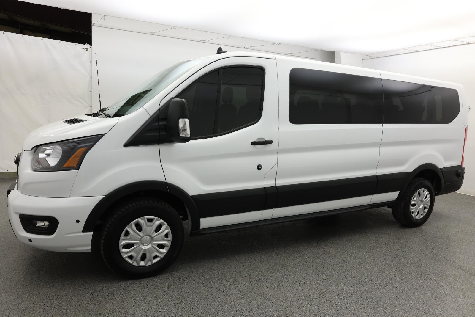 2024 Ford Transit Passenger Wagon XL 2