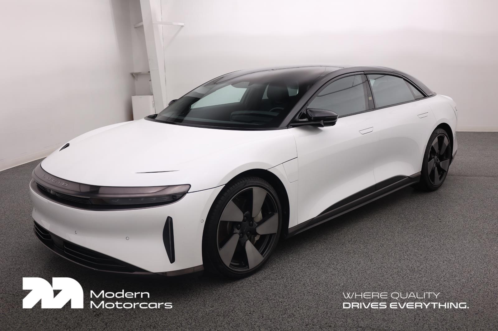Stellar White Metallic 2023 Lucid Air Sedan All-Wheel Drive Automatic