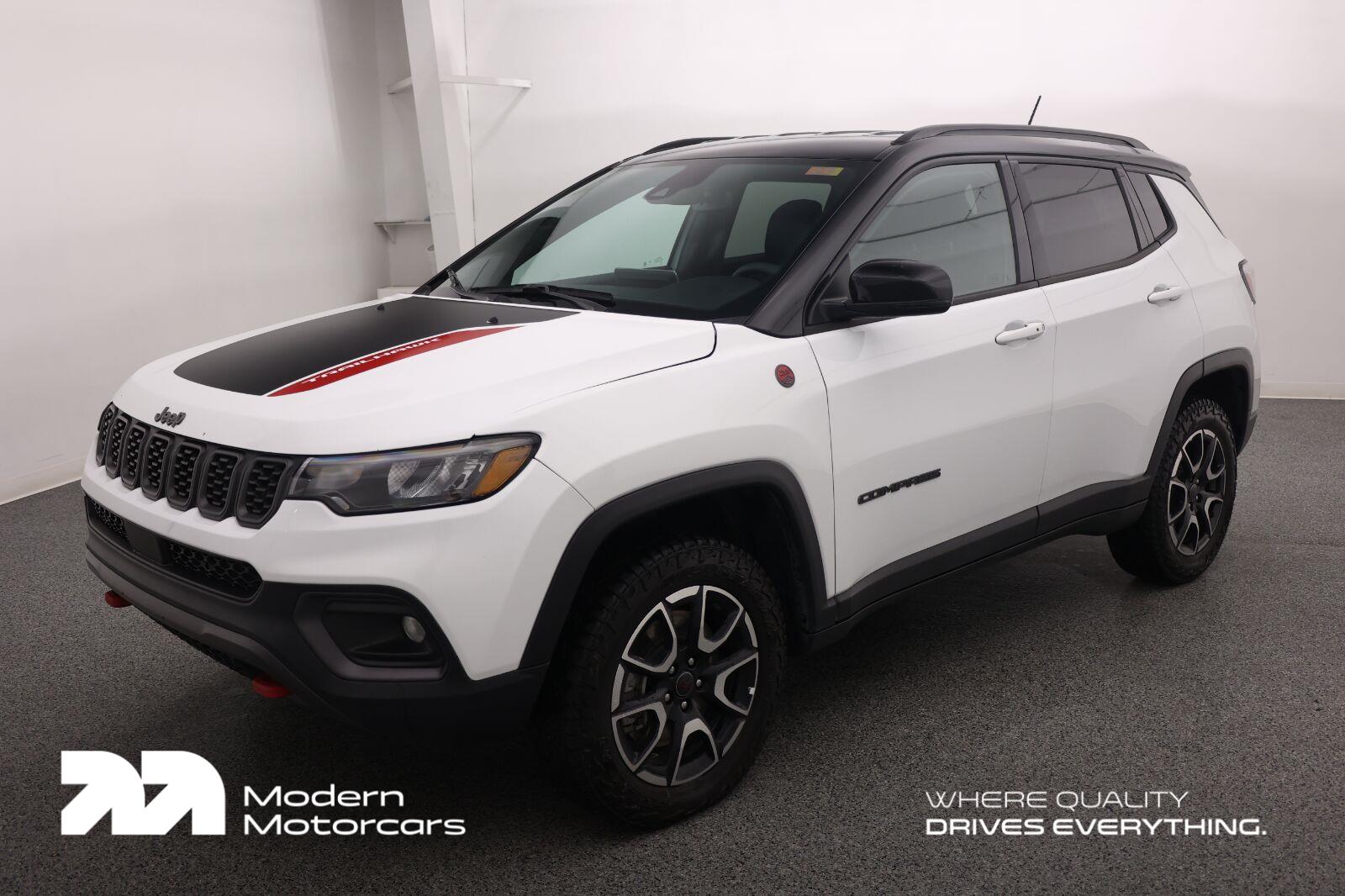 Bright White Clearcoat 2025 Jeep Compass SUV / Crossover Four-Wheel Drive 8-Speed Automatic