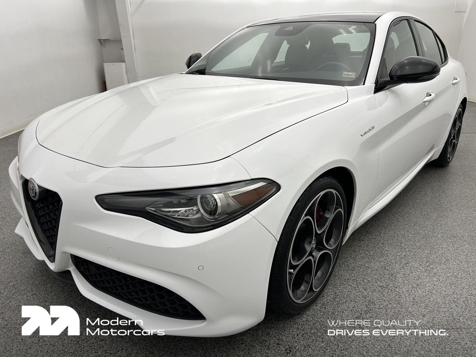 Alfa White 2023 Alfa Romeo Giulia Sedan Rear-Wheel Drive Automatic