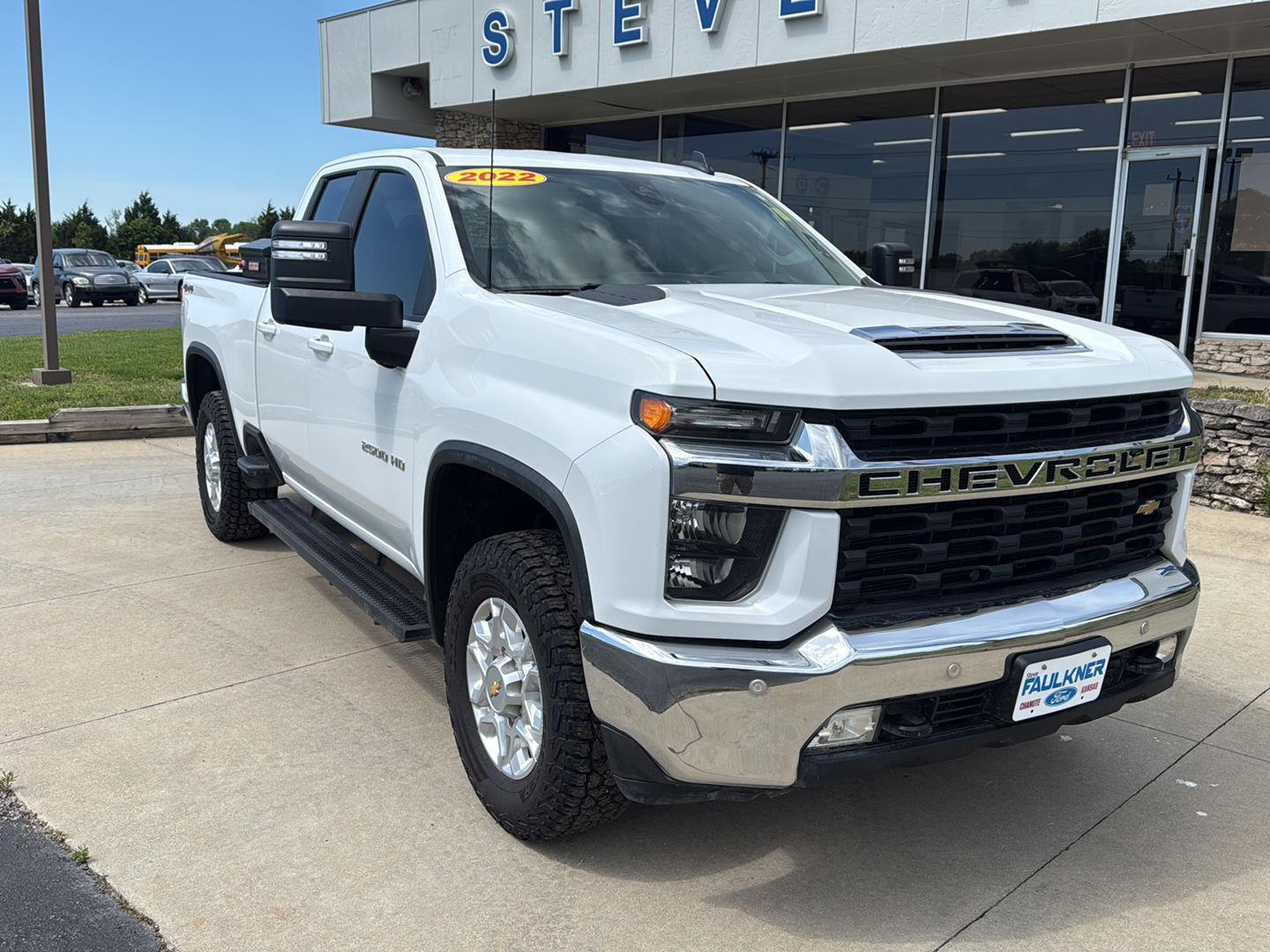 View vehicle photo 3