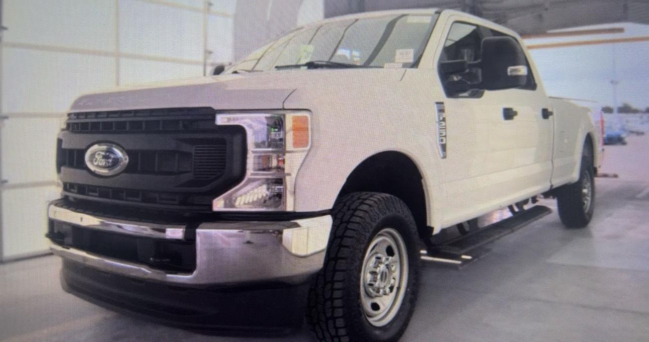 Oxford White 2022 Ford F-250 Super Duty Pickup Truck Four-Wheel Drive 10-Speed Automatic