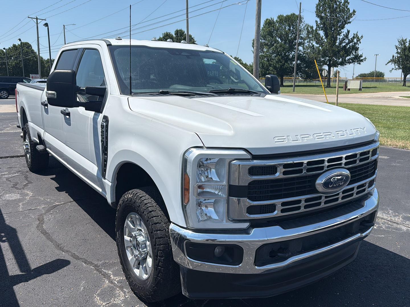 Oxford White 2024 Ford F-250 Super Duty Pickup Truck Four-Wheel Drive 10-Speed Automatic