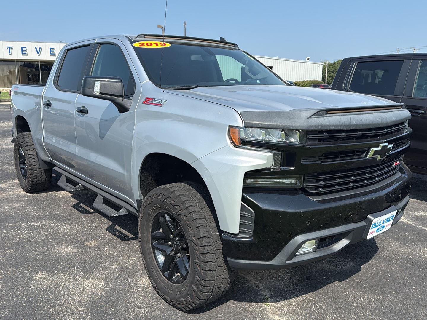 Silver Ice Metallic 2019 Chevrolet Silverado 1500 Pickup Truck Four-Wheel Drive 8-Speed Automatic