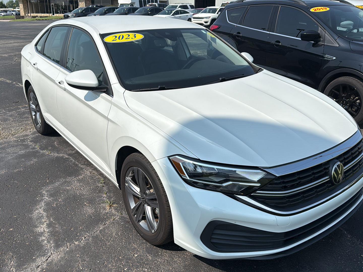 Opal White Pearl 2023 Volkswagen Jetta Sedan Front-Wheel Drive Automatic
