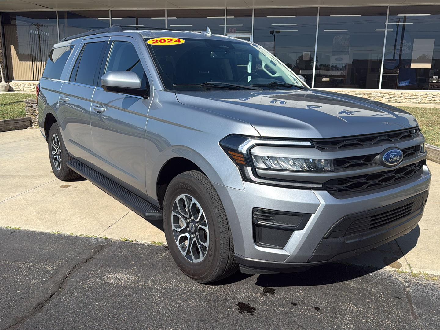 Silver 2024 Ford Expedition SUV / Crossover Four-Wheel Drive 10-Speed Automatic
