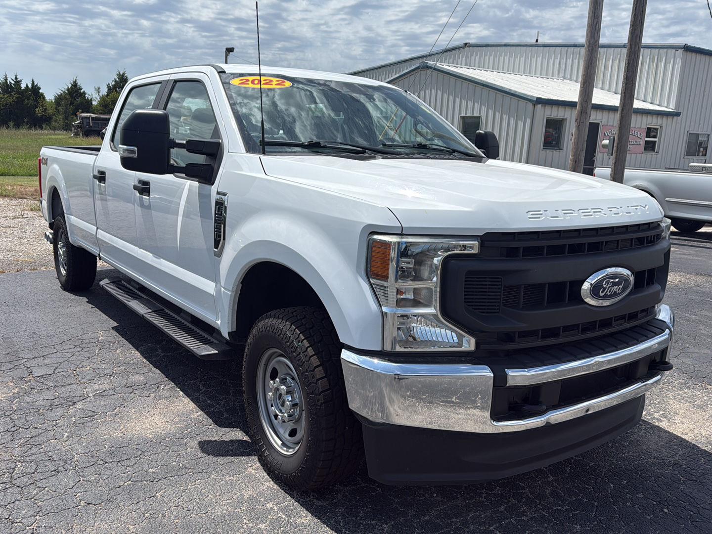 Oxford White 2022 Ford F-250 Super Duty Pickup Truck Four-Wheel Drive 10-Speed Automatic