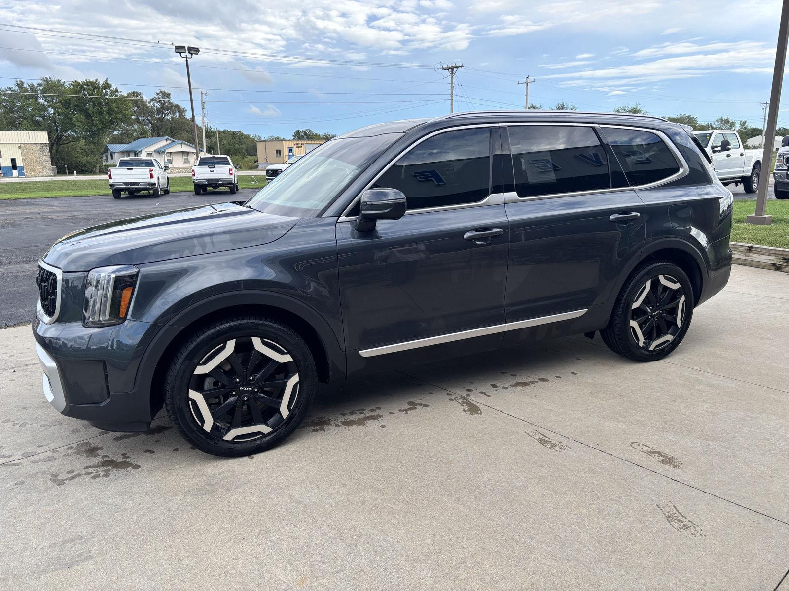 Gravity Gray 2024 Kia Telluride SUV / Crossover Front-Wheel Drive 8-Speed Automatic
