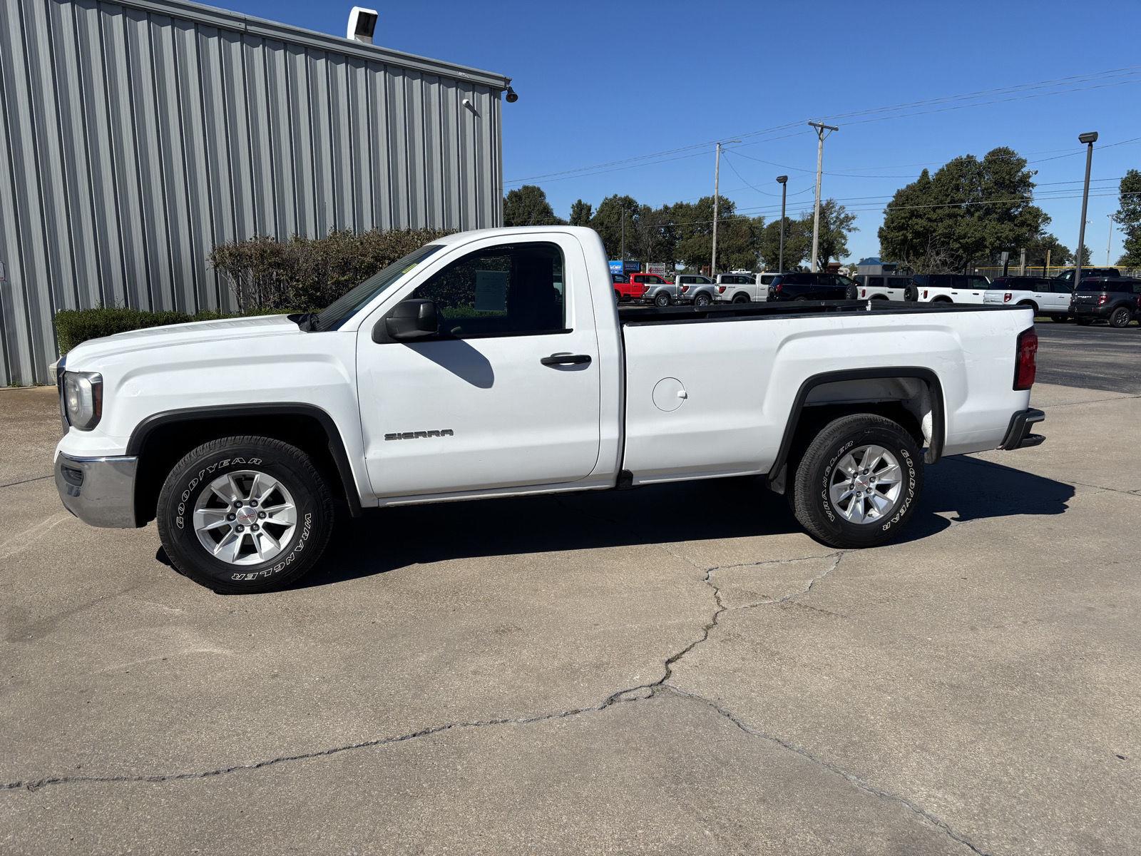 Summit White 2018 GMC Sierra 1500 Pickup Truck 4X2 6-Speed Automatic