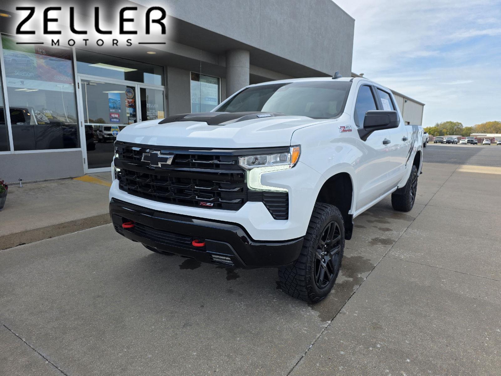 Summit White 2025 Chevrolet Silverado 1500 LT Trail Boss Crew Cab 4WD Pickup Truck Four-Wheel Drive 8-Speed Automatic